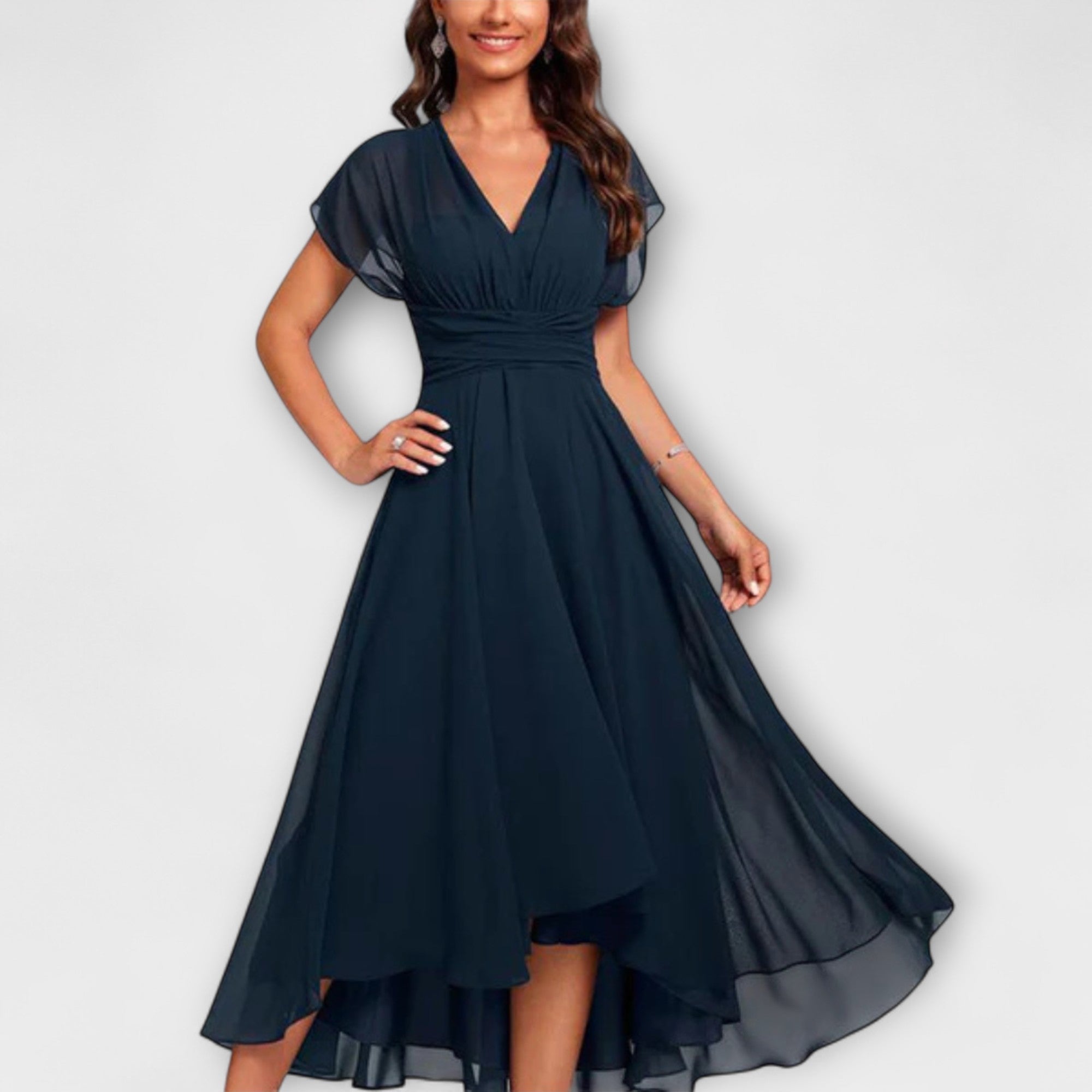 Julita – Fliessendes Abendkleid mit V-Ausschnitt